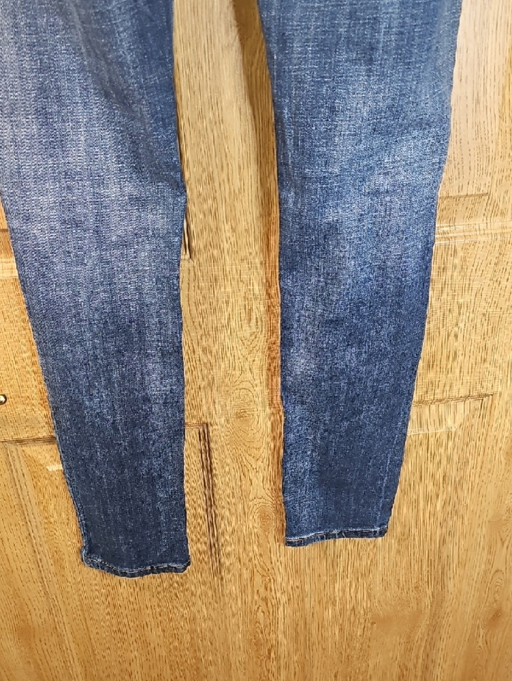 Levi's Women's Dark Blue Skinny Jeans with Faded Whiskering - Picture 13 of 13